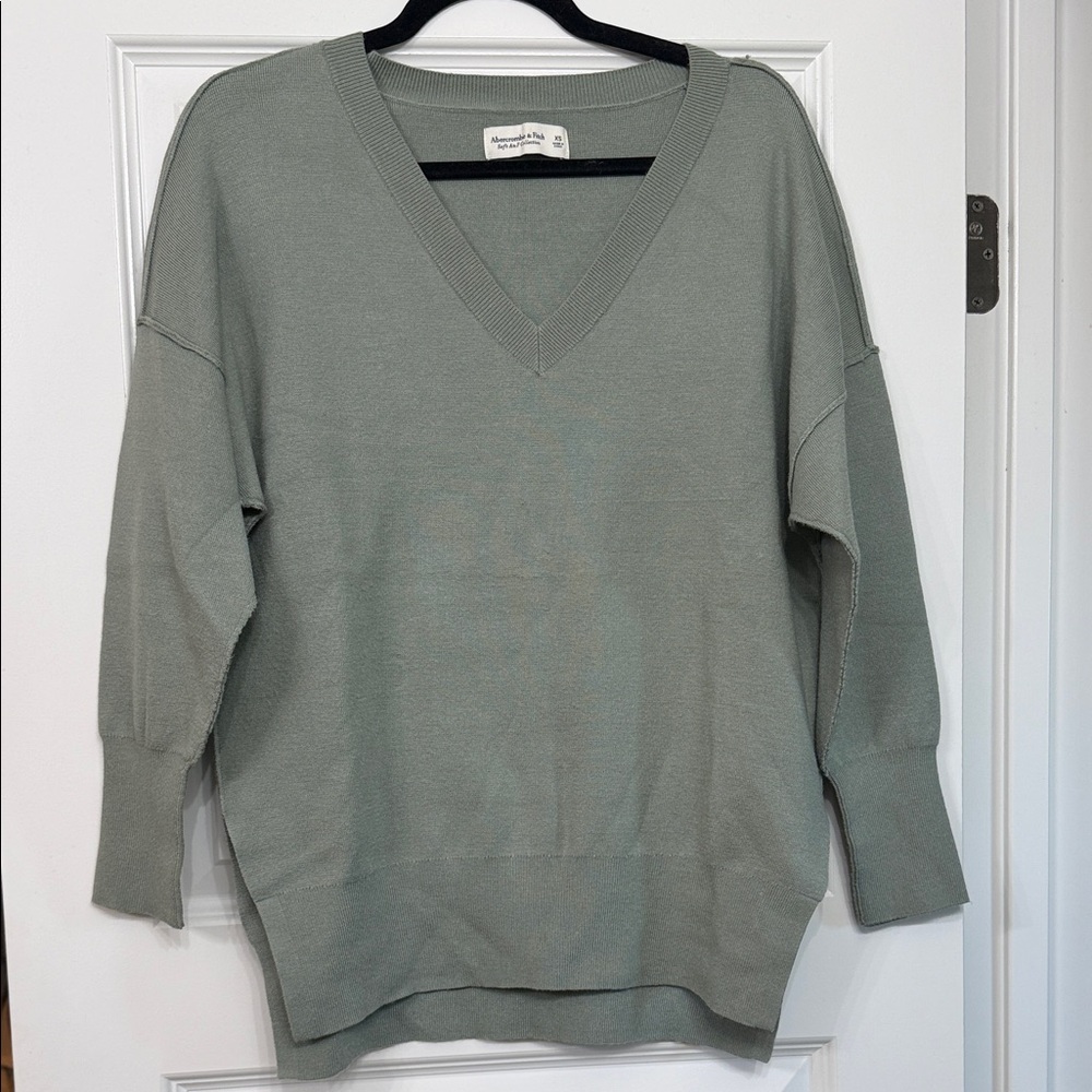 ABERCROMBIE | Soft A&F Collection V-Neck Women's Sweater in Green | SIZE XS